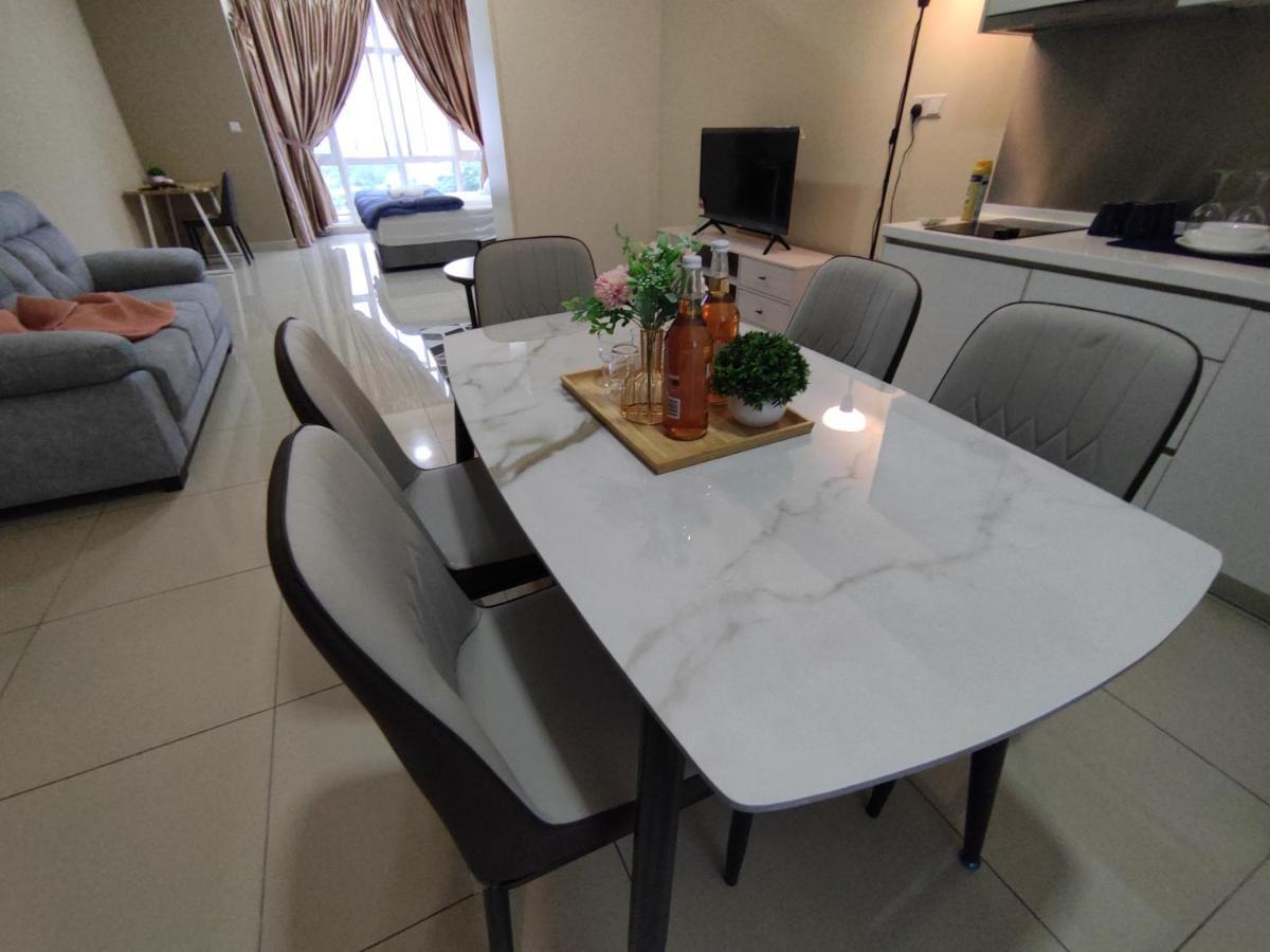 Twin Galaxy With King Bed View * Johor Bahru
